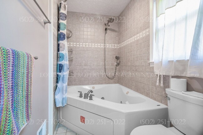 Building Photo - 3609 Locust Cir E