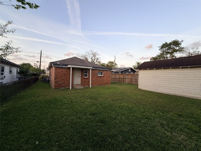 Building Photo - 3014 Rosalie St