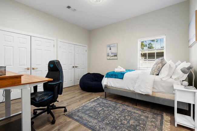 Building Photo - 9010 Gardens Glen Cir