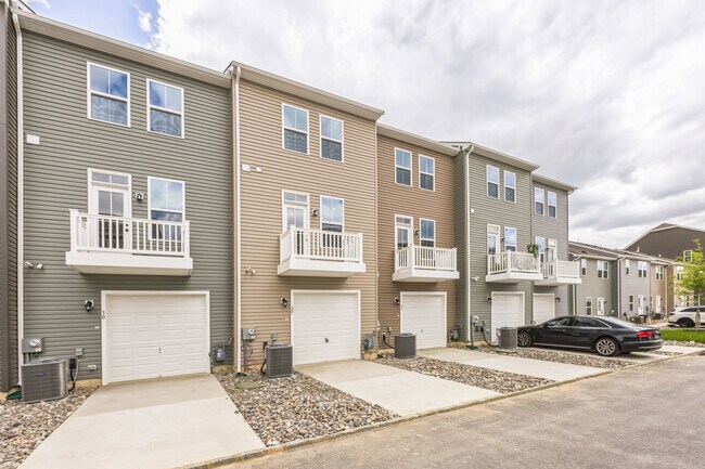 Building Photo - 28 Sidney Ln