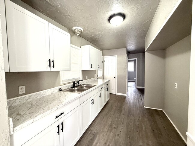 Building Photo - 2378 E Texas St