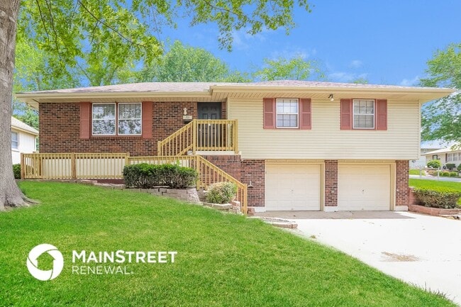 Building Photo - 701 N Redwood Dr