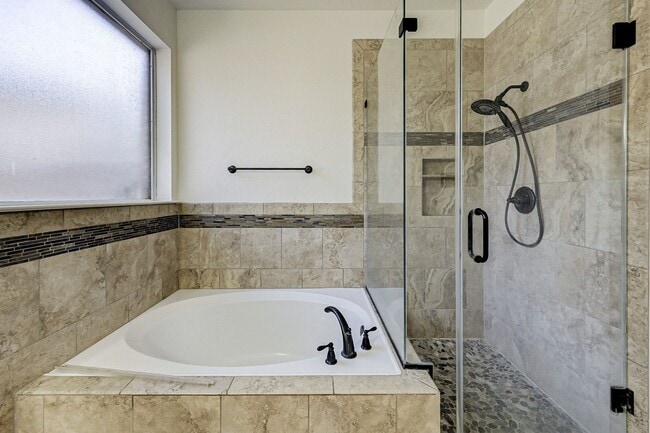 Building Photo - 15127 Trumpet Vine Ln