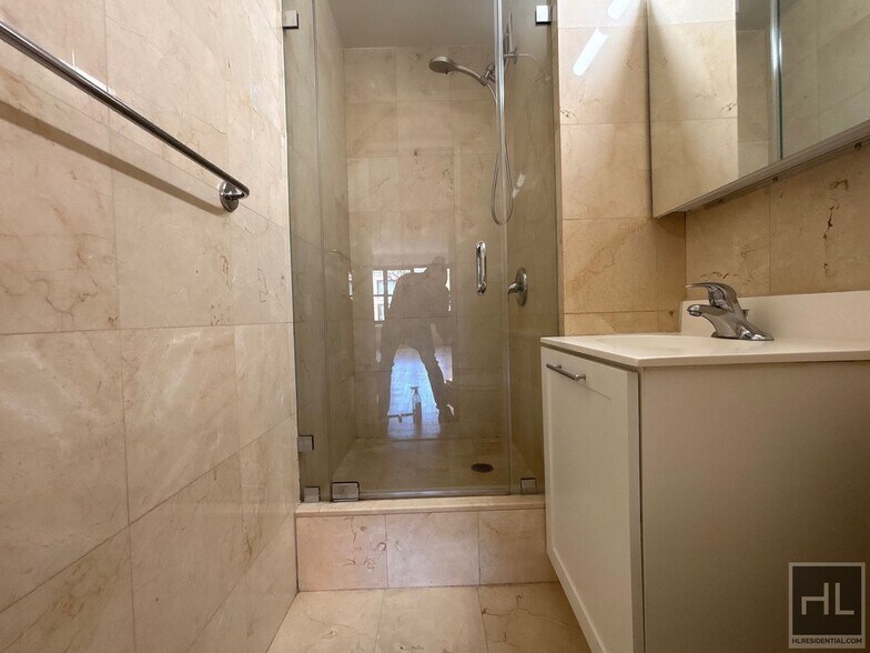 Building Photo - Fourth Avenue