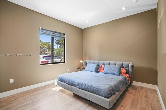 Building Photo - 808 NW 5th Terrace