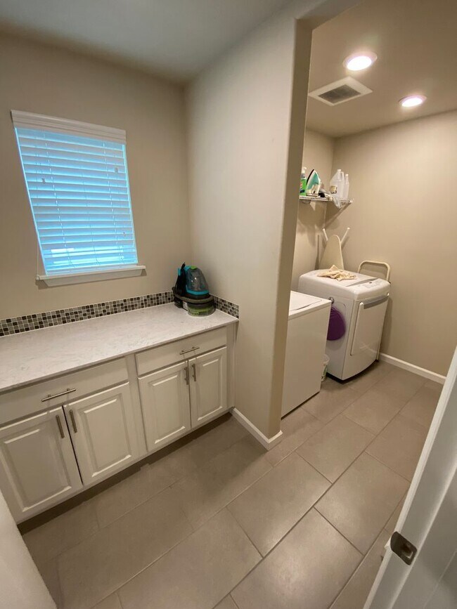Building Photo - 4bd/3ba House in Tehaleh
