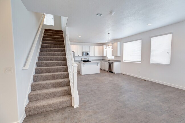 dining area open to kitchen - 3011 South Red Pine Drive