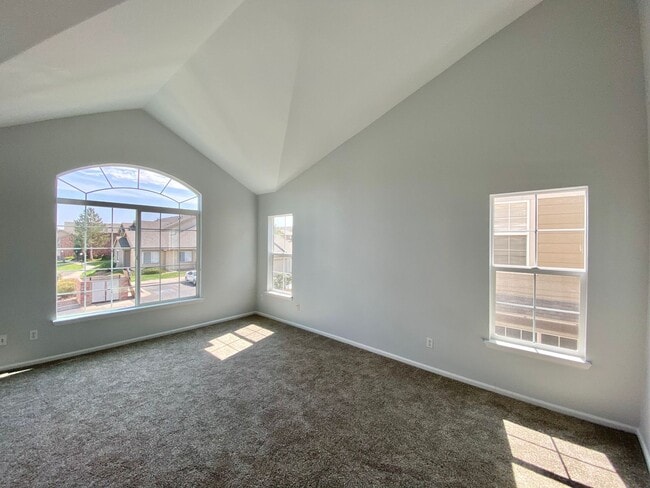 Building Photo - Fantastic Highlands Ranch Townhome - 3bed, 2.5 bath - End Unit