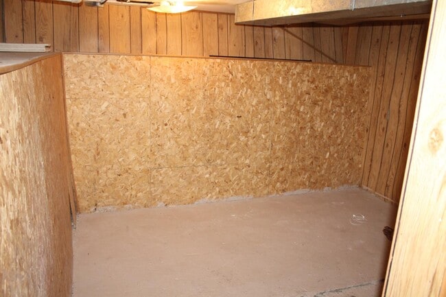 Building Photo - 707 W Main St