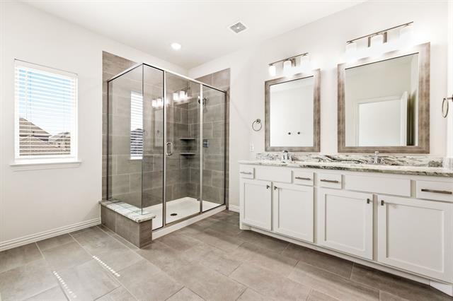 Building Photo - 3773 Wellesley Ave