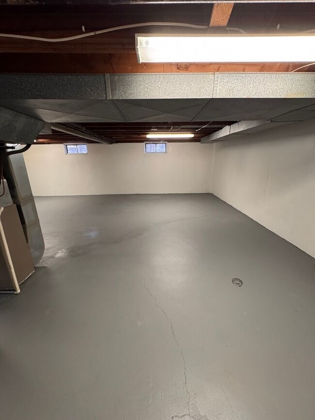 Building Photo - 3962 Lake Rd