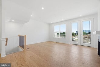 Building Photo - 10235 Dalmatian St
