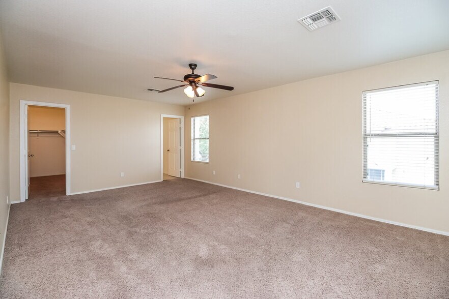 Building Photo - 2714 S Sailors Way