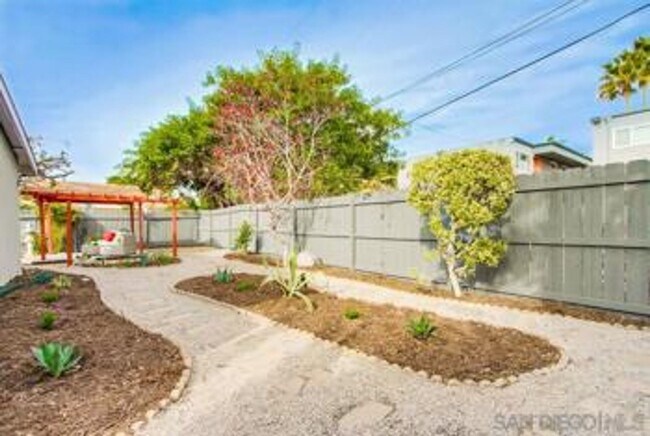 Building Photo - 3BR 2BA house for rent in prime Clairemont  location