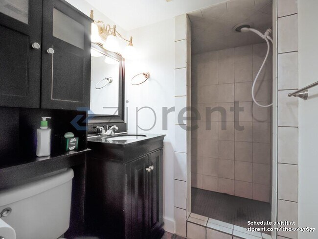 Building Photo - 4820 Seahurst Ave