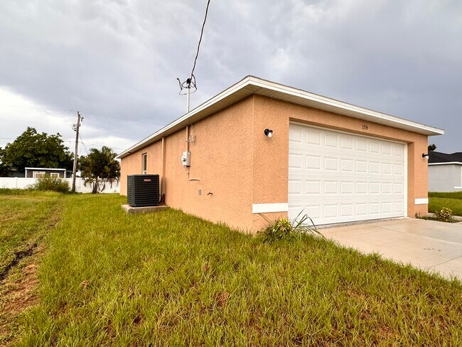 Building Photo - 1714 Four Mile Cove Pkwy