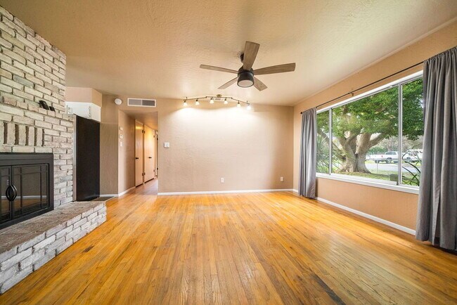 Building Photo - Spacious 3-Bedroom Home with Bonus Room, P...