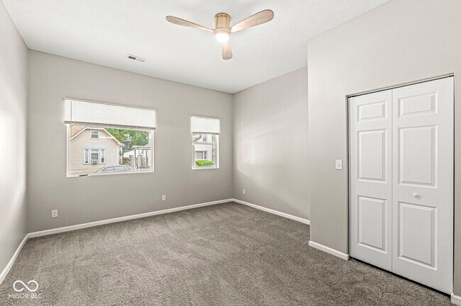 Building Photo - 2345 N Kenwood Ave