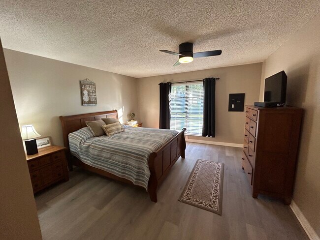 Building Photo - 222 Hiawatha Ct