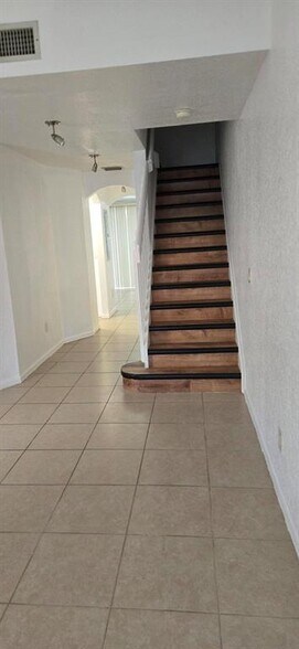 Building Photo - 4946 Leeward Ln