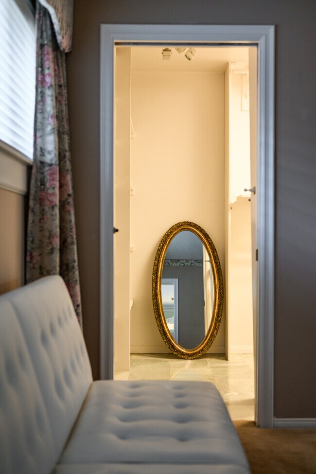 Building Photo - 1342 Skyline Dr