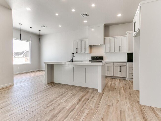 Building Photo - 25198 Scarlett St