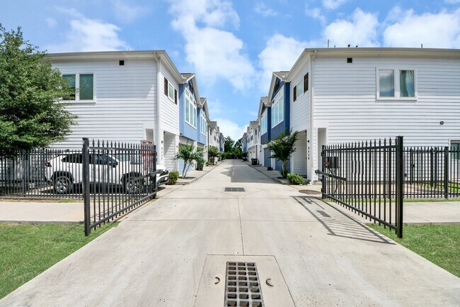 Building Photo - 9448 Kerrwood Ln