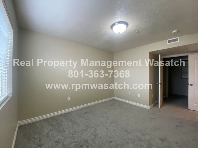 Building Photo - Check Out This Amazing 3 Bedroom 2 Bathroom Condo In Riverton