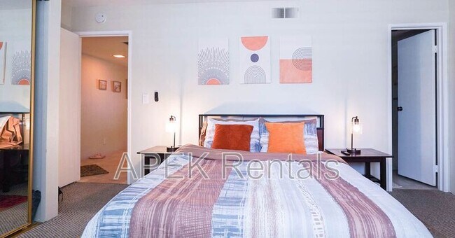 Building Photo - 5301 E Waverly Dr