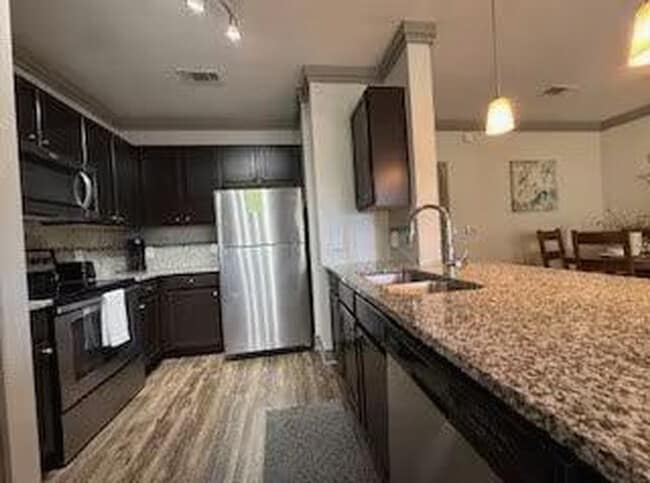 Building Photo - 300 Venue Wy