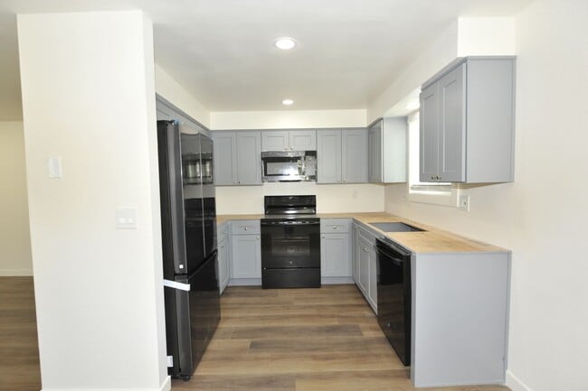 Building Photo - New Remodel 2 bed 1 bath