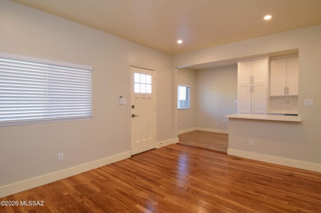 Building Photo - 130 N Cherry Ave