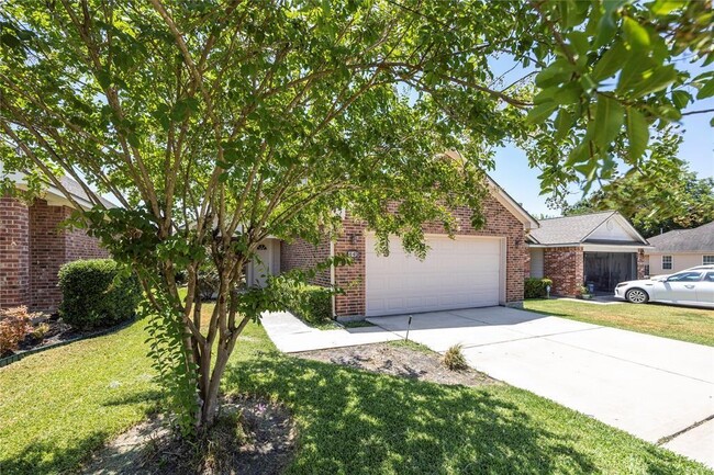 Building Photo - 119 Golfview Ct