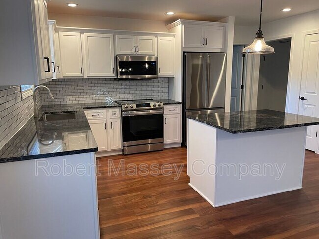 Building Photo - 8505 Saurel Dr