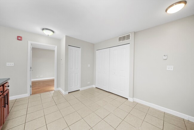 Building Photo - 3423 Ridgeland-202