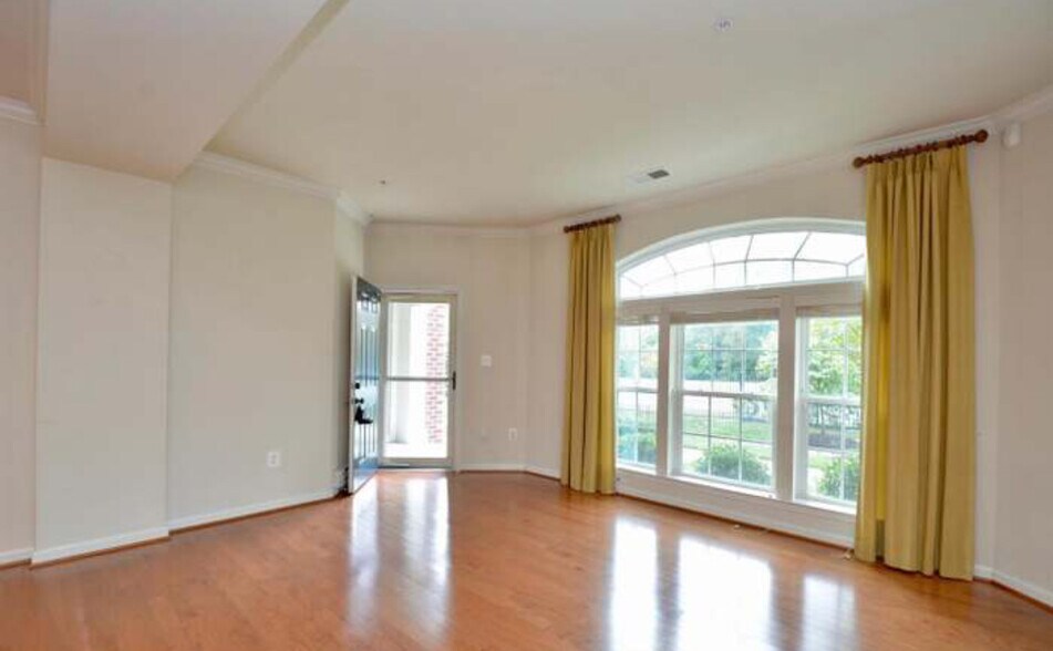 Building Photo - 904 Hall Station Dr