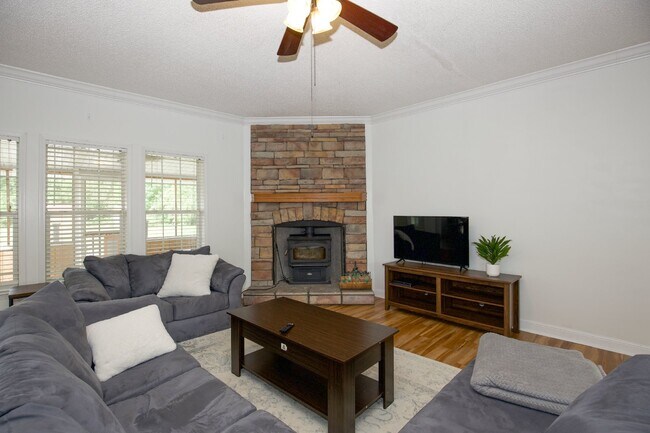 Building Photo - "Charming 3-Bedroom Home with 2 Full Bathrooms in Vass, NC - Spacious and Comfortable Country Liv...