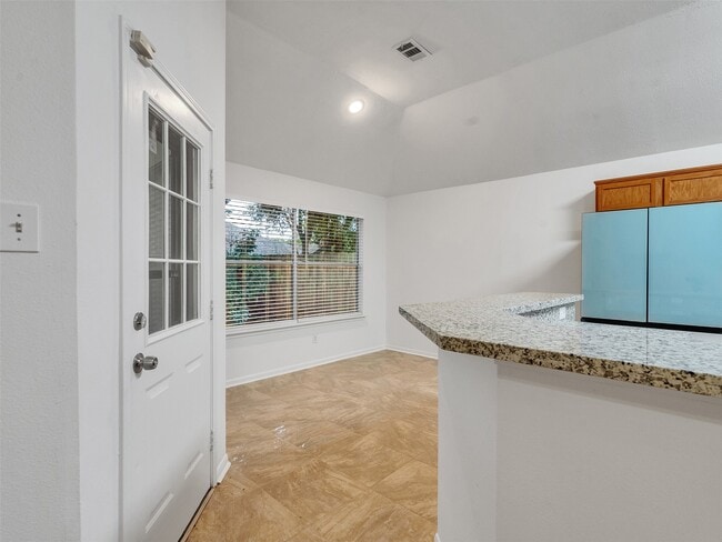 Building Photo - 16715 Lighthouse View Dr