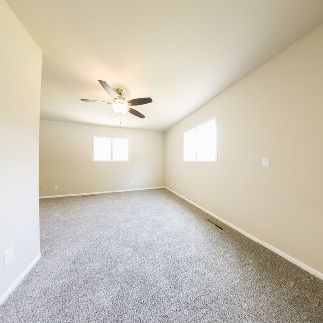 Building Photo - 3 Bedroom 2 Bath Home Conrad Iowa