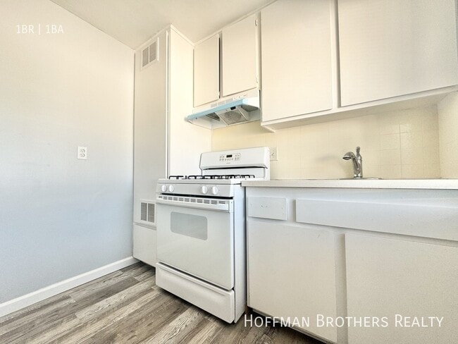 Building Photo - 1425 Freeman Ave