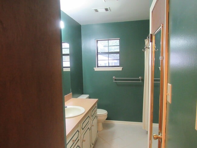 Building Photo - Questions call Peggy Goodman 501 676 1758