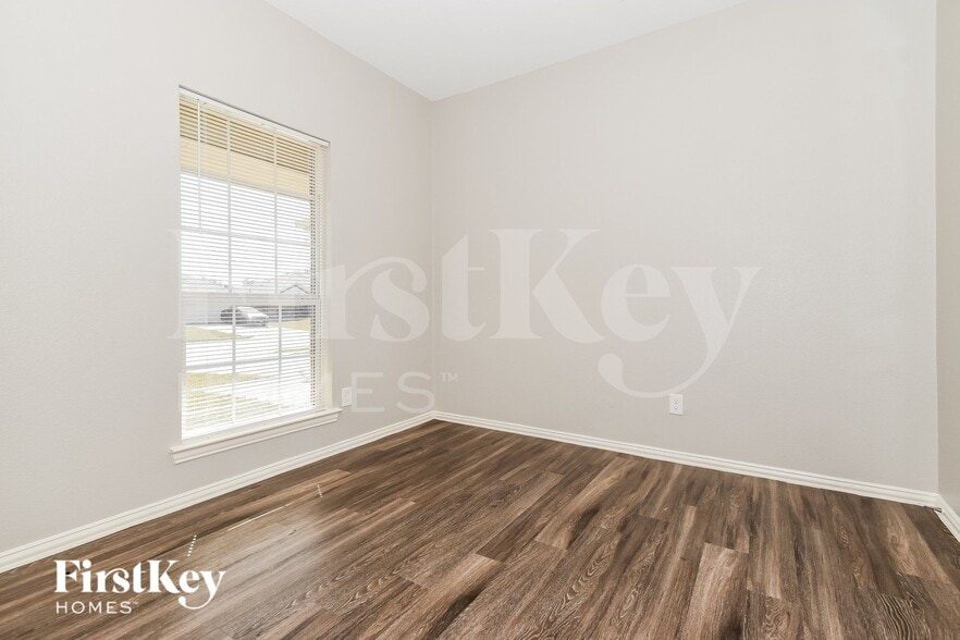 Building Photo - 1821 Ridgecrest Dr