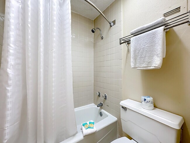 Building Photo - 910 Suemac Rd