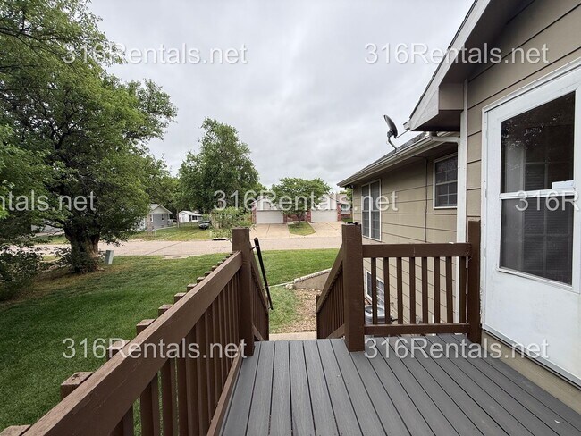 Building Photo - $1,595 - 3 bed 2 bath - Beautiful Remodeled Duplex Home Available Now!