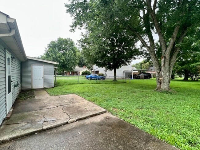 Building Photo - 3x2 Cottage Style Duplex, South Murfreesboro