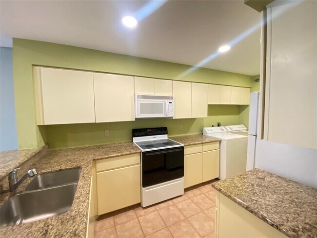 Building Photo - 7700 Seawall Blvd