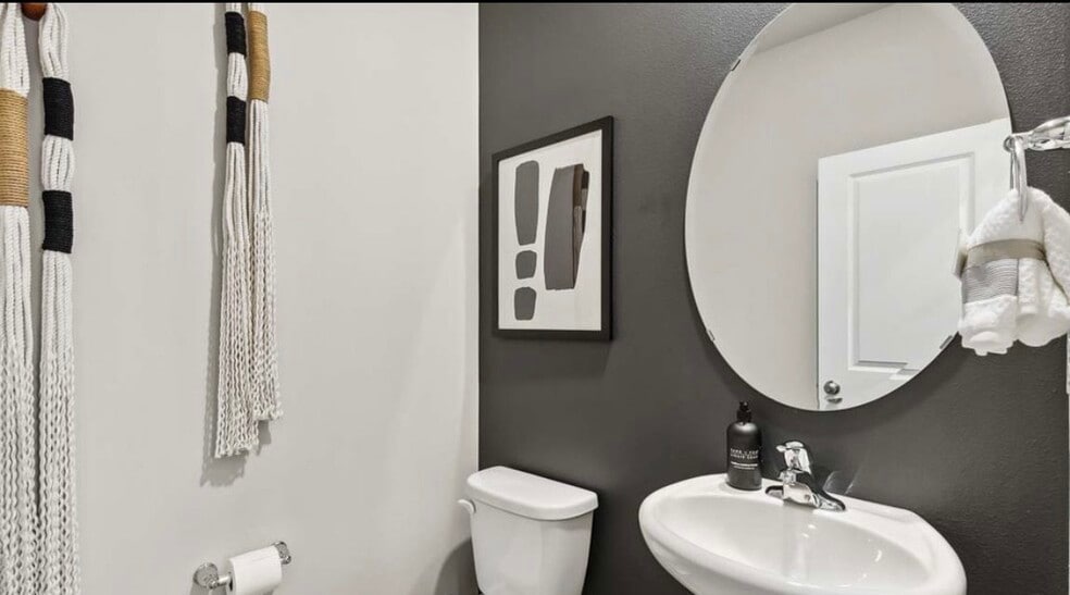 Building Photo - 219 17th Dr