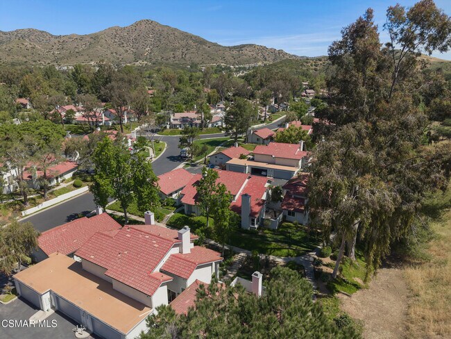 Building Photo - 974 Quarterhorse Ln