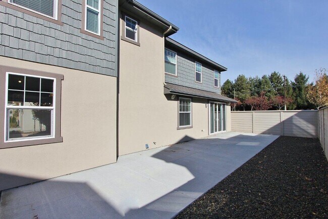 Building Photo - Immaculate Home in Harris Ranch