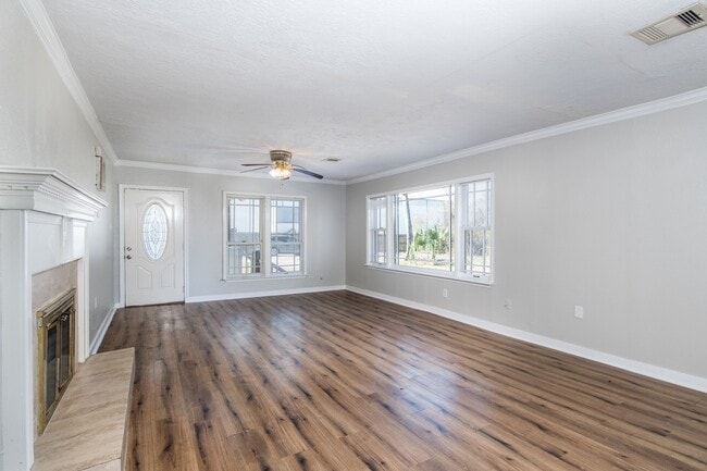 Building Photo - 1007 E Main St